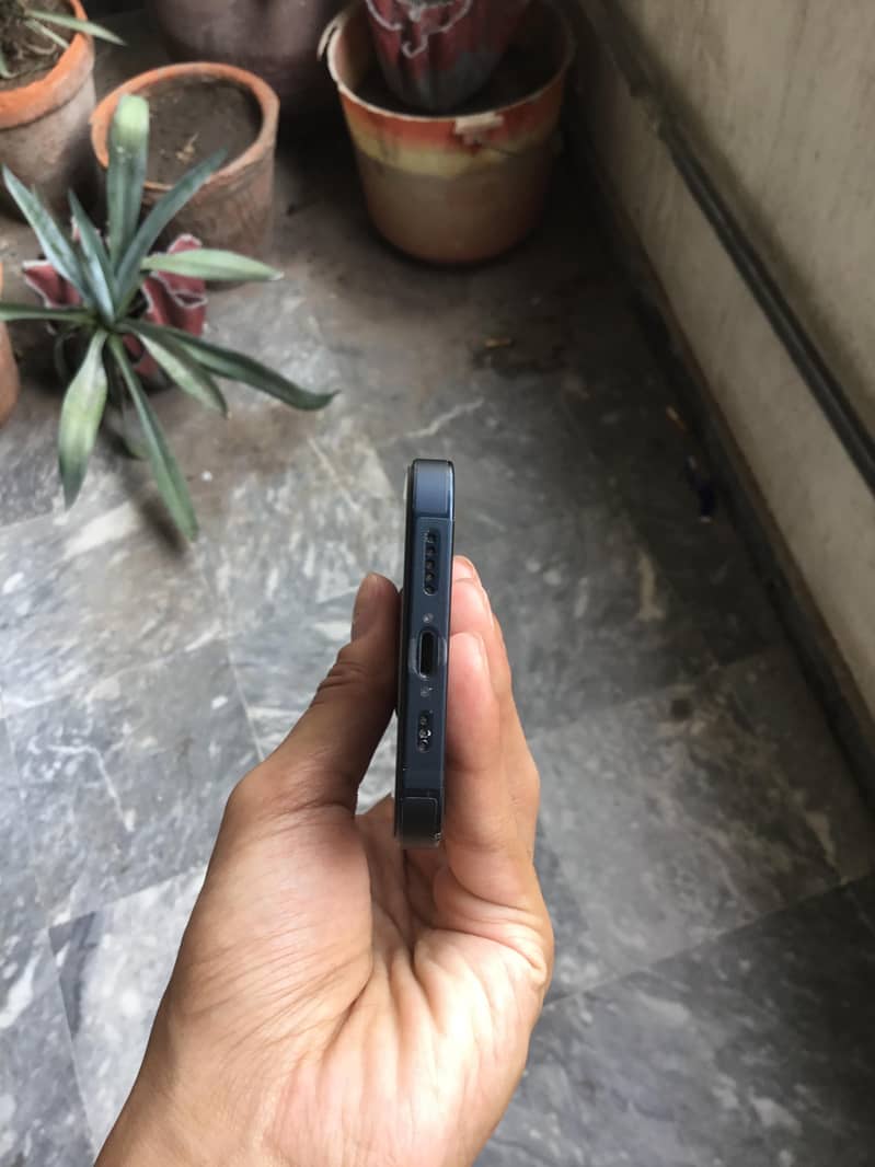 Apple iPhone 13 1