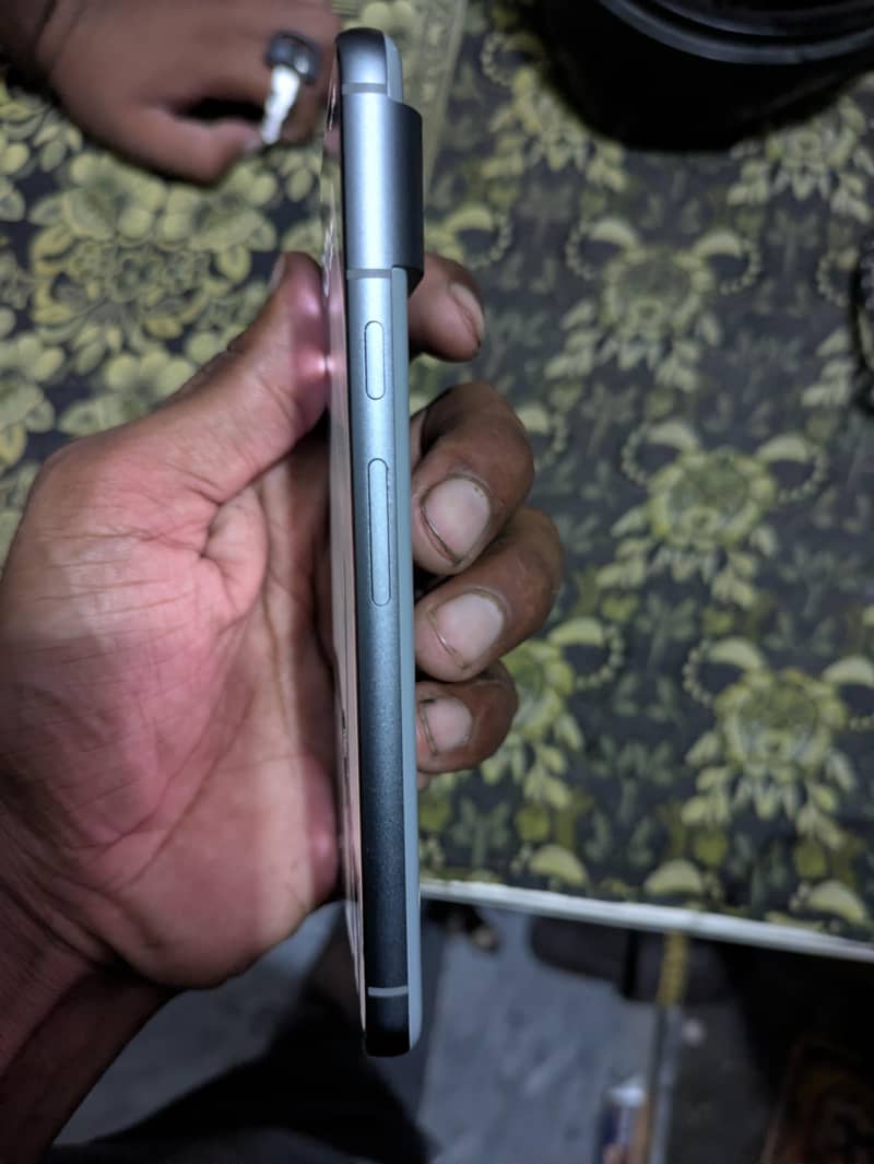 Google Pixel 8 4