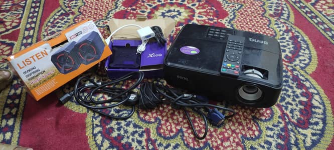 Projector for sale (slightly used) perfect condition