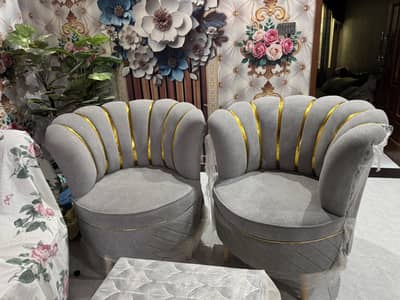 One sofa set, 1 dewan and 2 tables