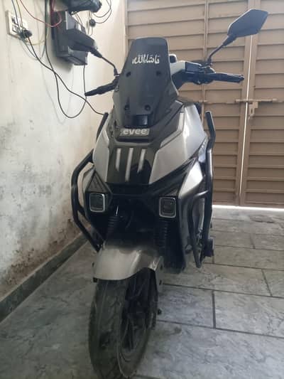 Evee scooty