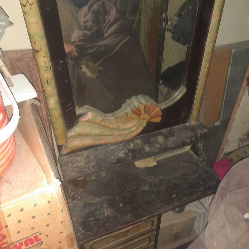 Bed and Dressing table 3
