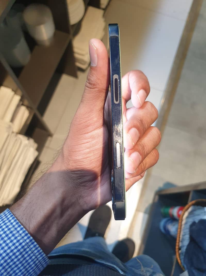 Apple iPhone 12 1
