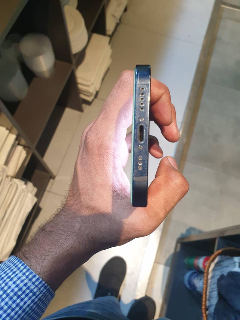 Apple iPhone 12 3