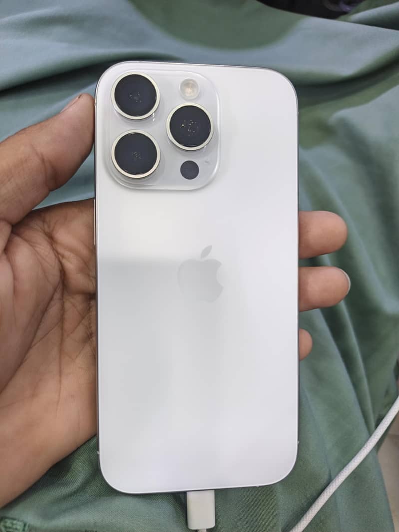 Apple iPhone 16 Pro 0