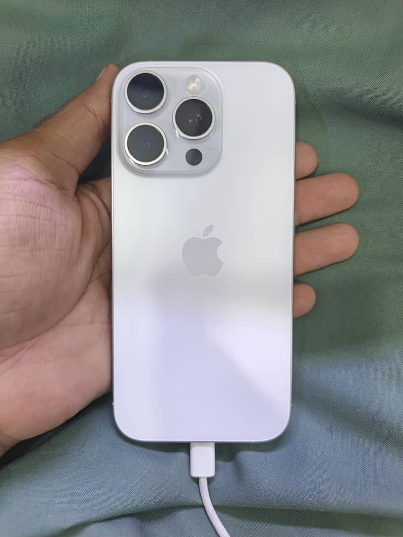 Apple iPhone 16 Pro 1