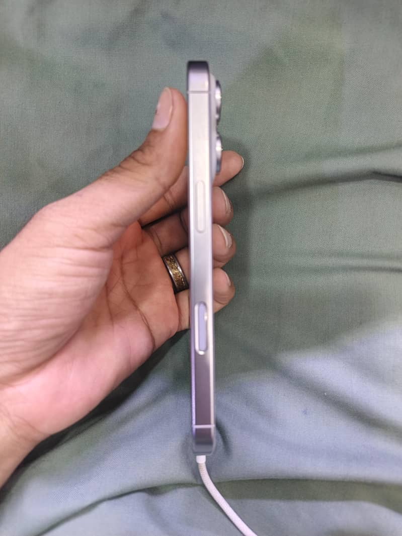 Apple iPhone 16 Pro 2