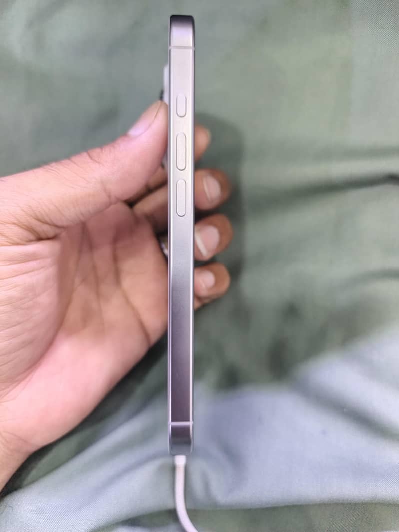 Apple iPhone 16 Pro 4