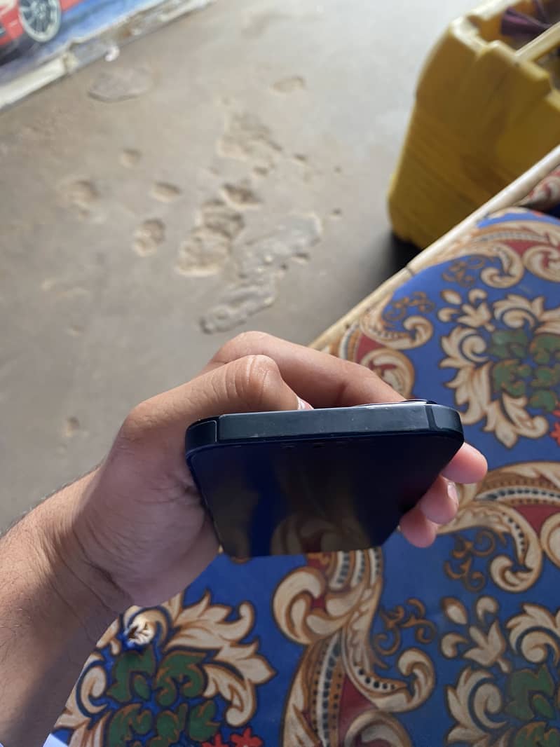 Apple iPhone 14 4