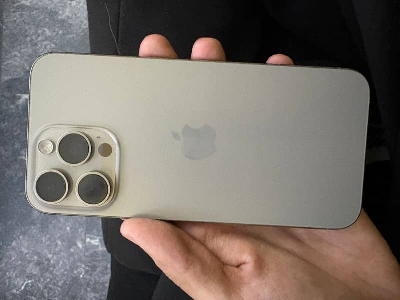 Apple iPhone 15 Pro Max 3