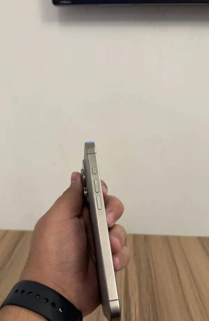 Apple iPhone 15 Pro 2