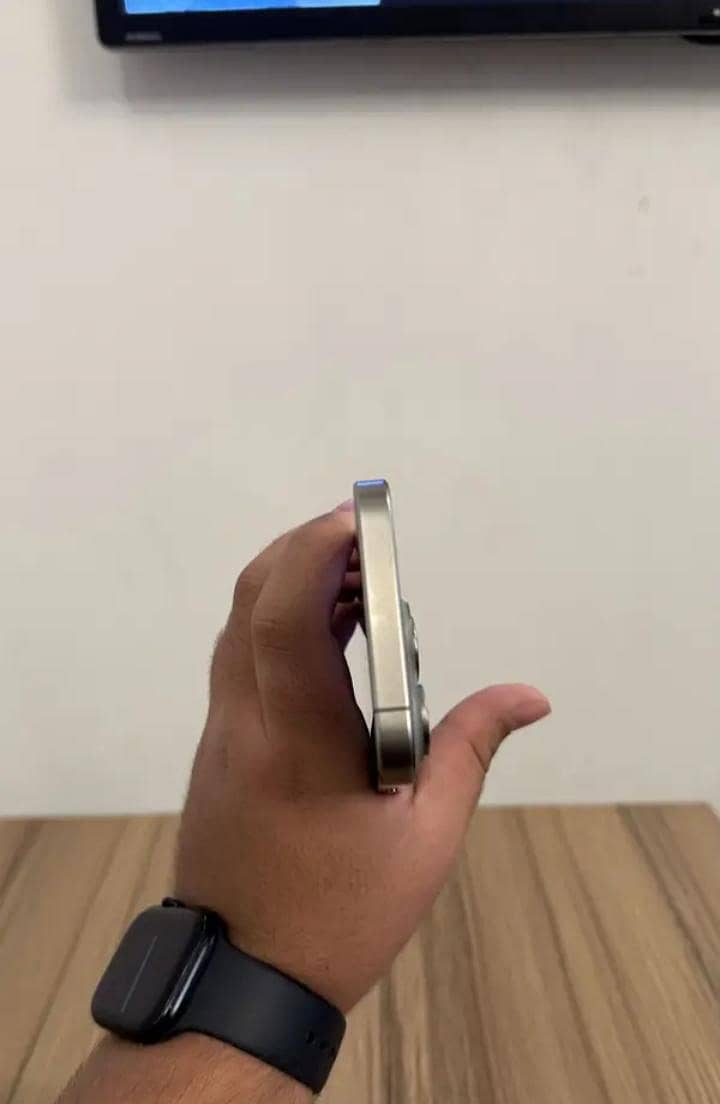 Apple iPhone 15 Pro 3