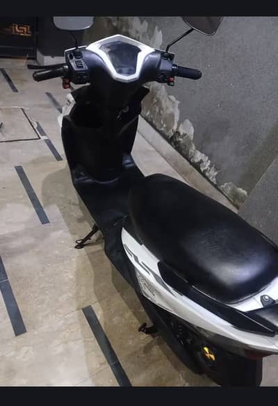 Jolta Electric Scooty