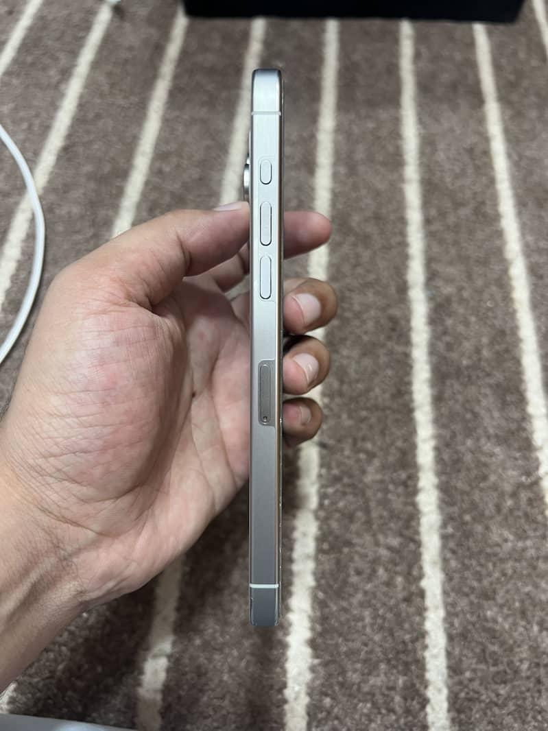 Apple iPhone 15 Pro Max 3
