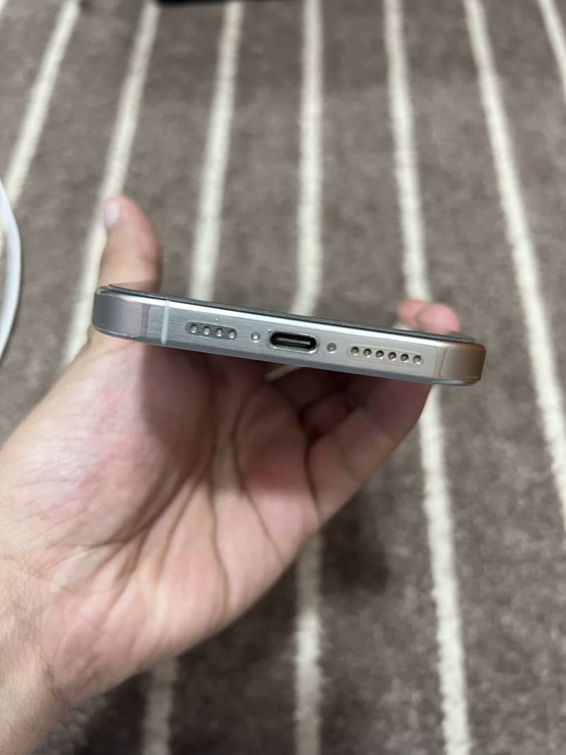 Apple iPhone 15 Pro Max 5