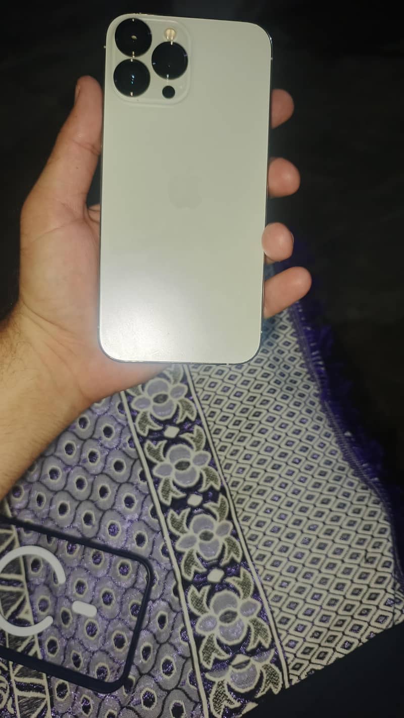 Apple iPhone 13 Pro Max 0