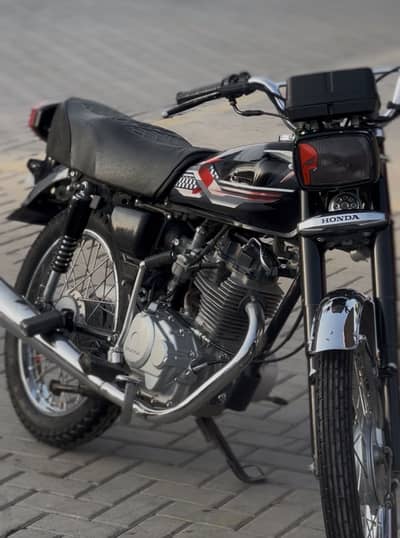 Honda 125 original colour is read