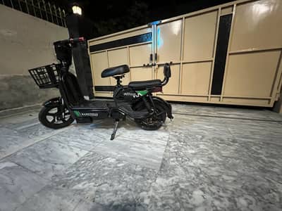 yJ scooty