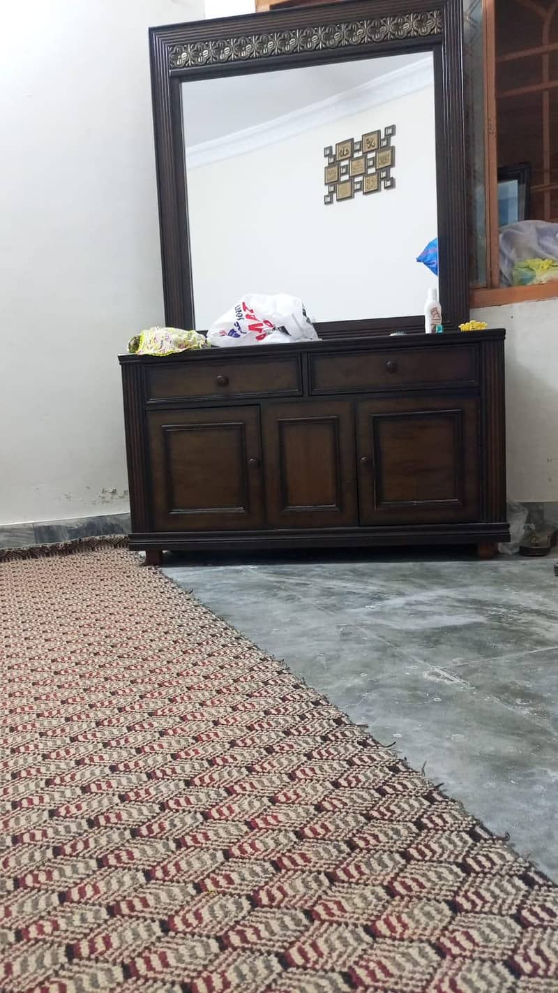 Dressing table 0