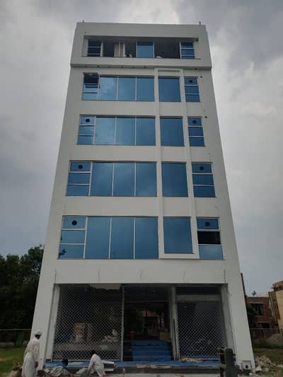 8 Marla Building Available For Rent in Bahria town Lahore