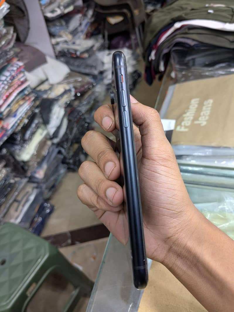 iphone XR 4