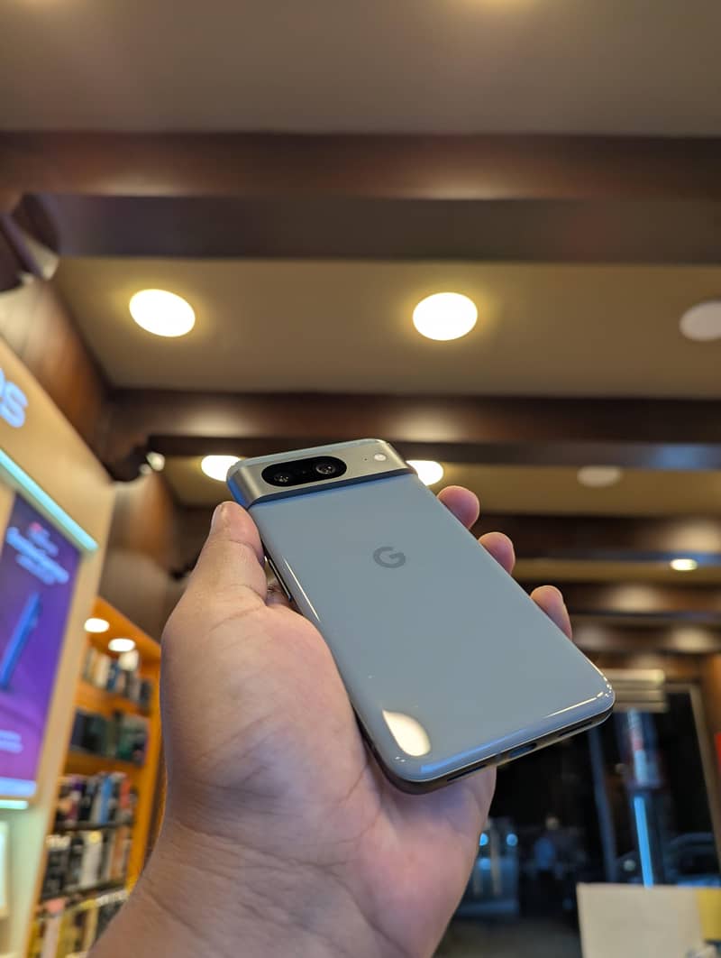 Google Pixel 8 4
