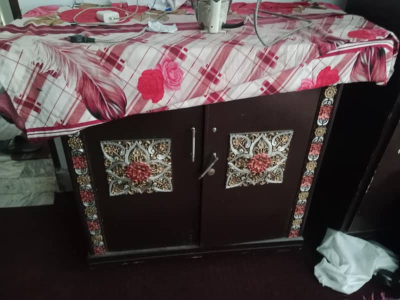 double bed double mirror drcing side table iron stand 1