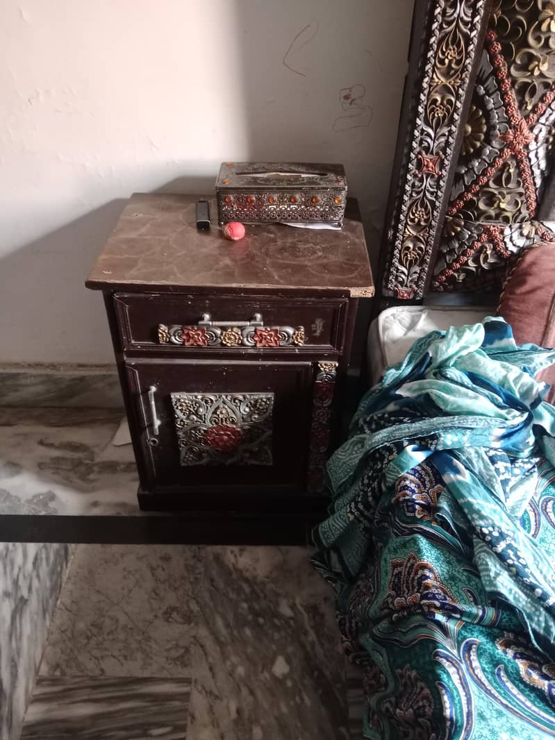 double bed double mirror drcing side table iron stand 2