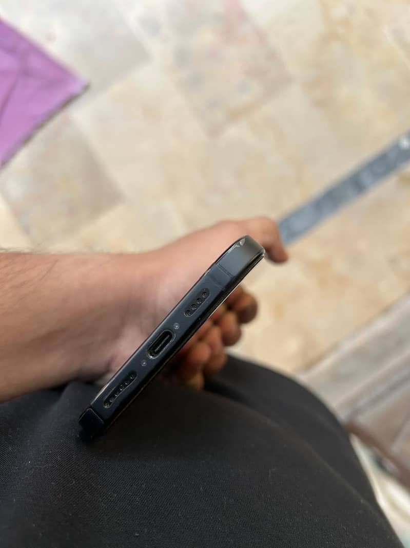 Apple iPhone 16 Pro Max 1