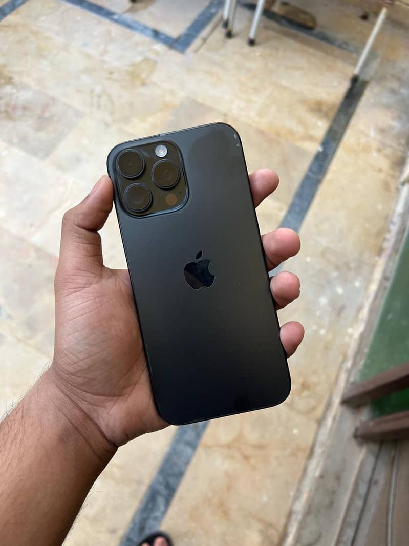 Apple iPhone 16 Pro Max 3