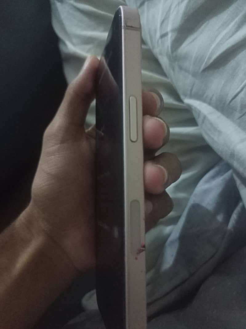 Apple iPhone 13 4