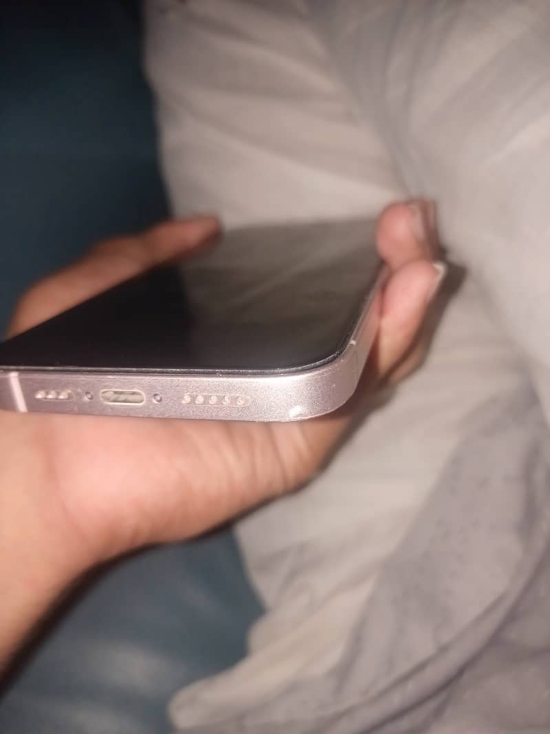 Apple iPhone 13 5