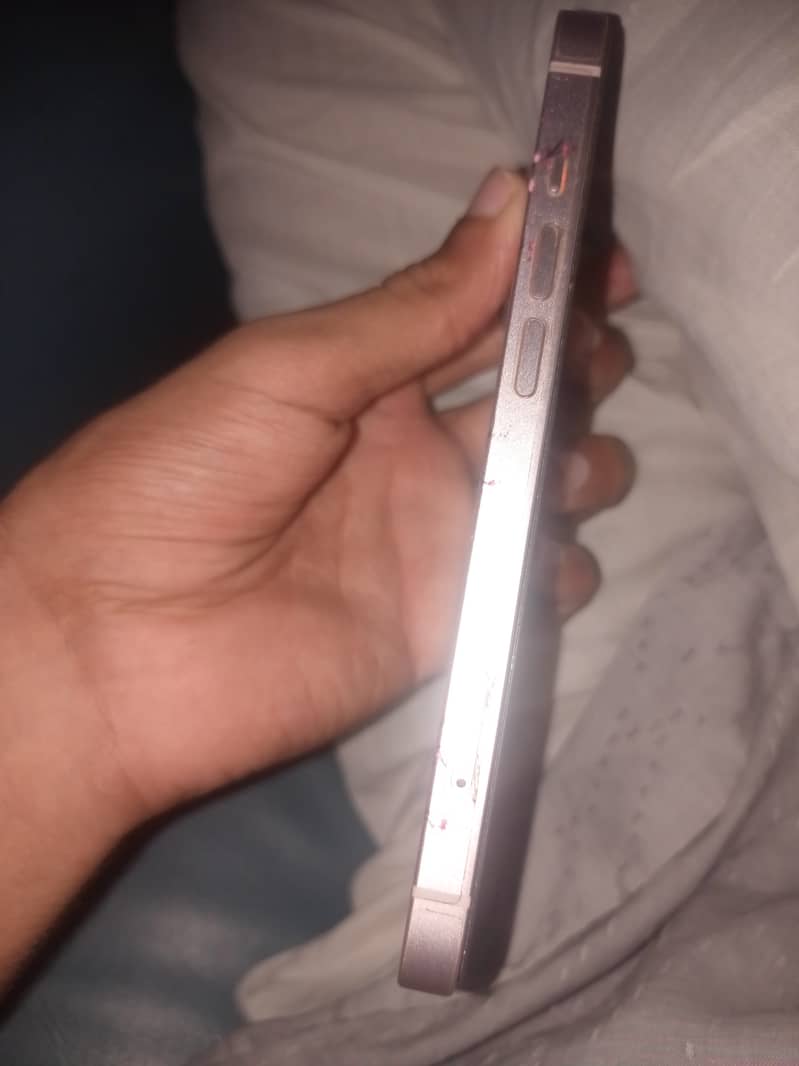 Apple iPhone 13 6