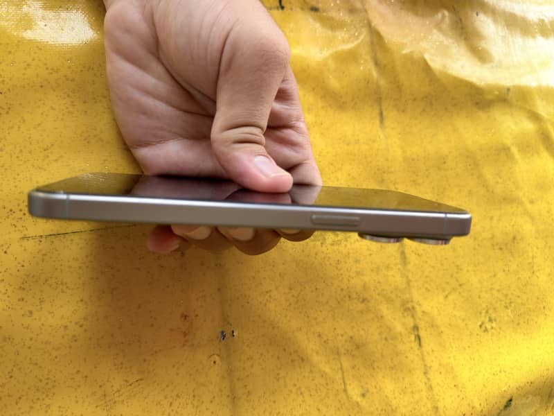 Apple iPhone 15 Pro Max 6