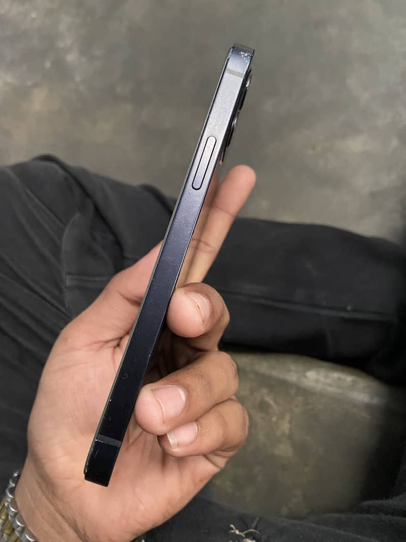 Apple iPhone 12 3