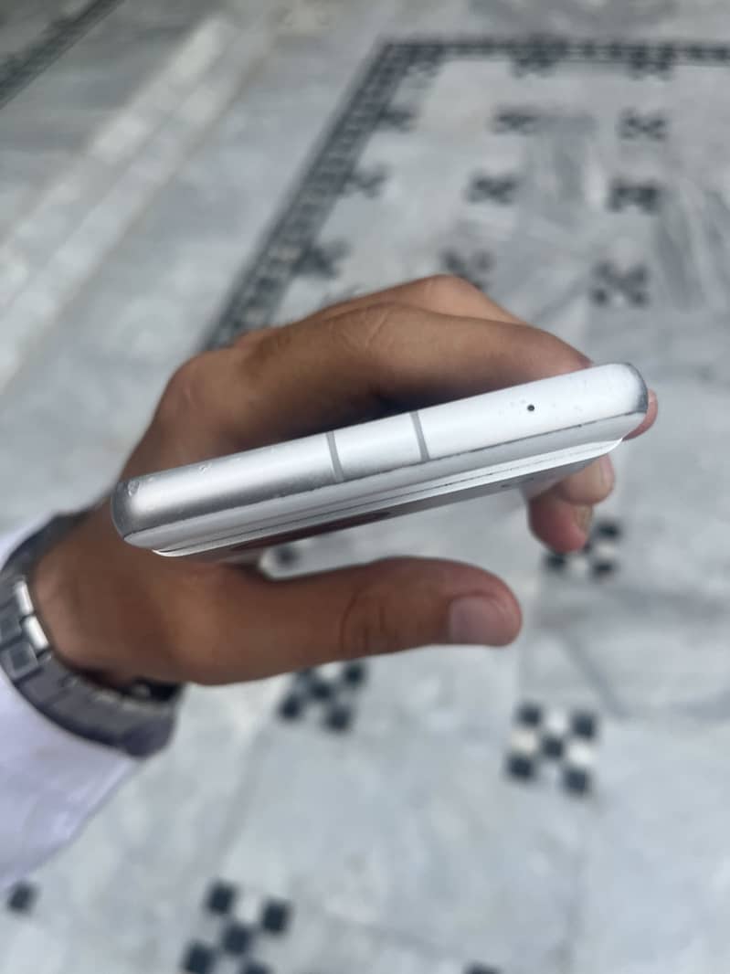 Google Pixel 7a 4