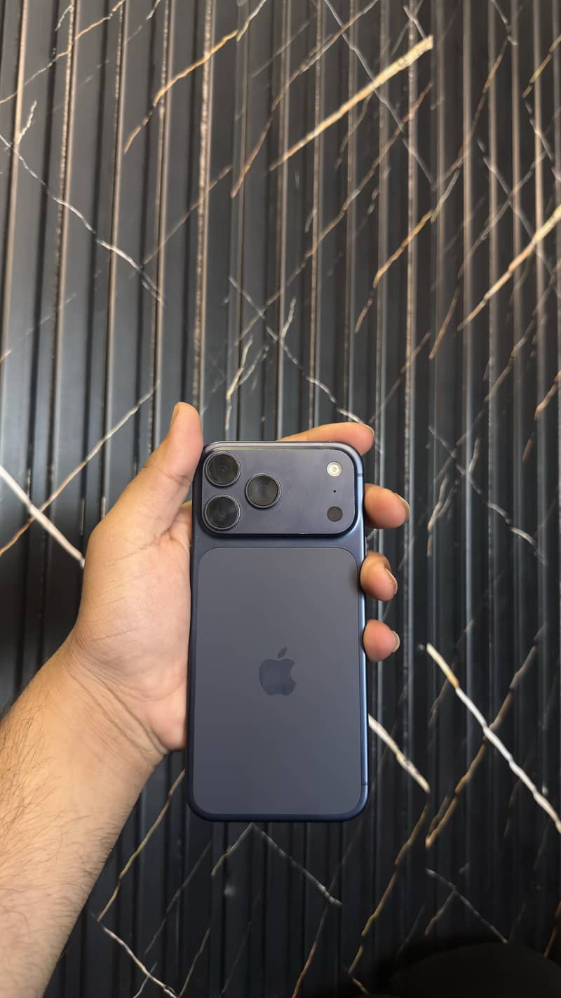 Apple iPhone 17 Pro Max 0