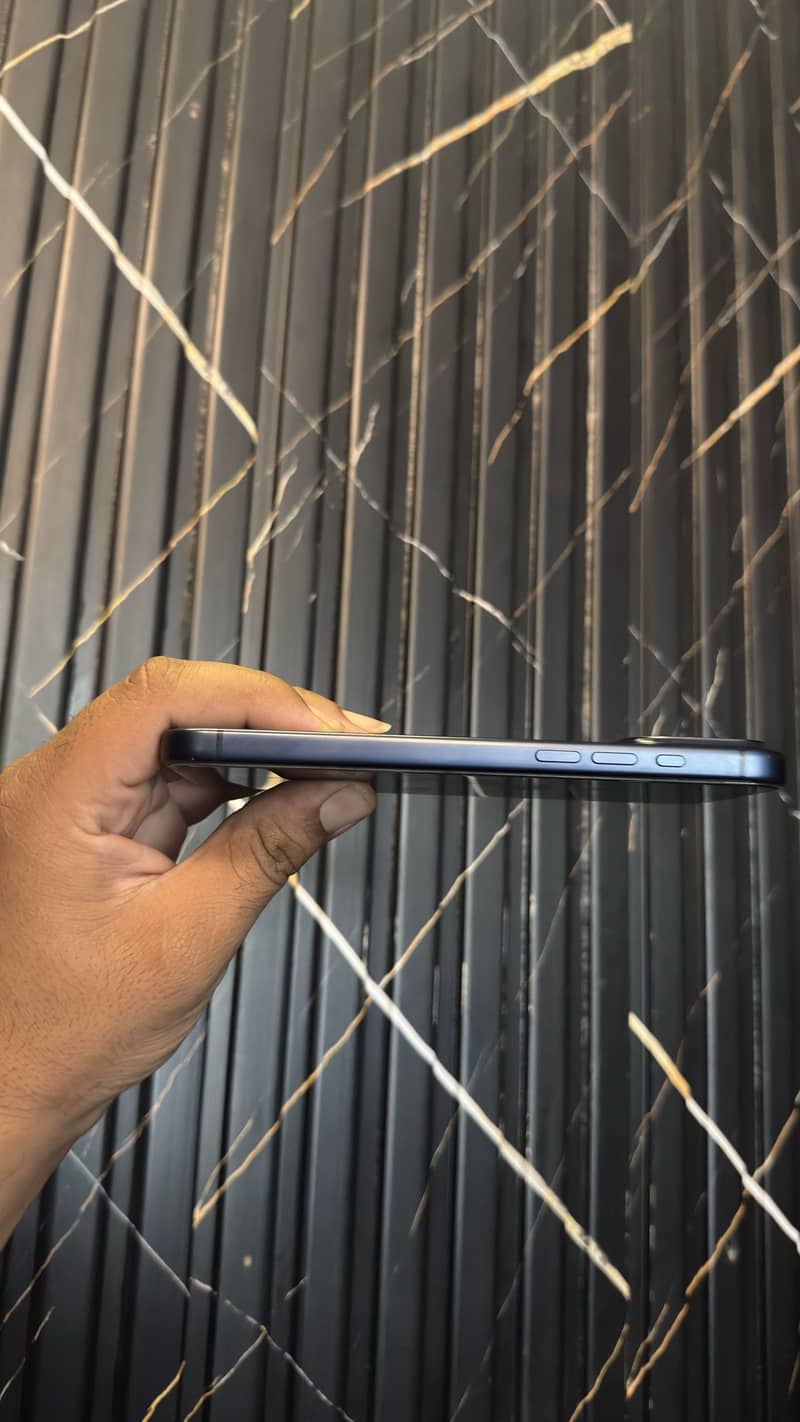 Apple iPhone 17 Pro Max 4