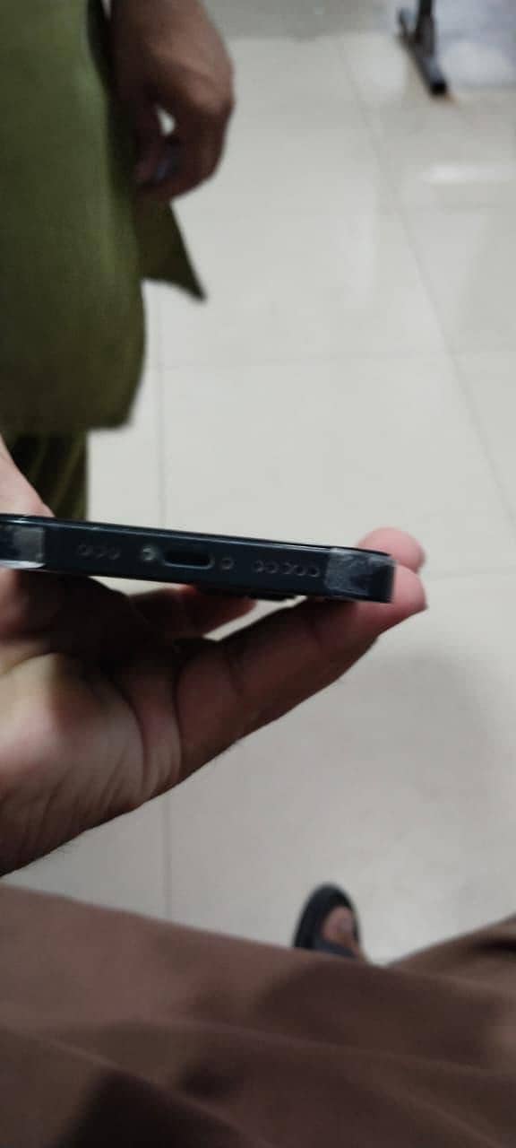 Apple iPhone 13 0