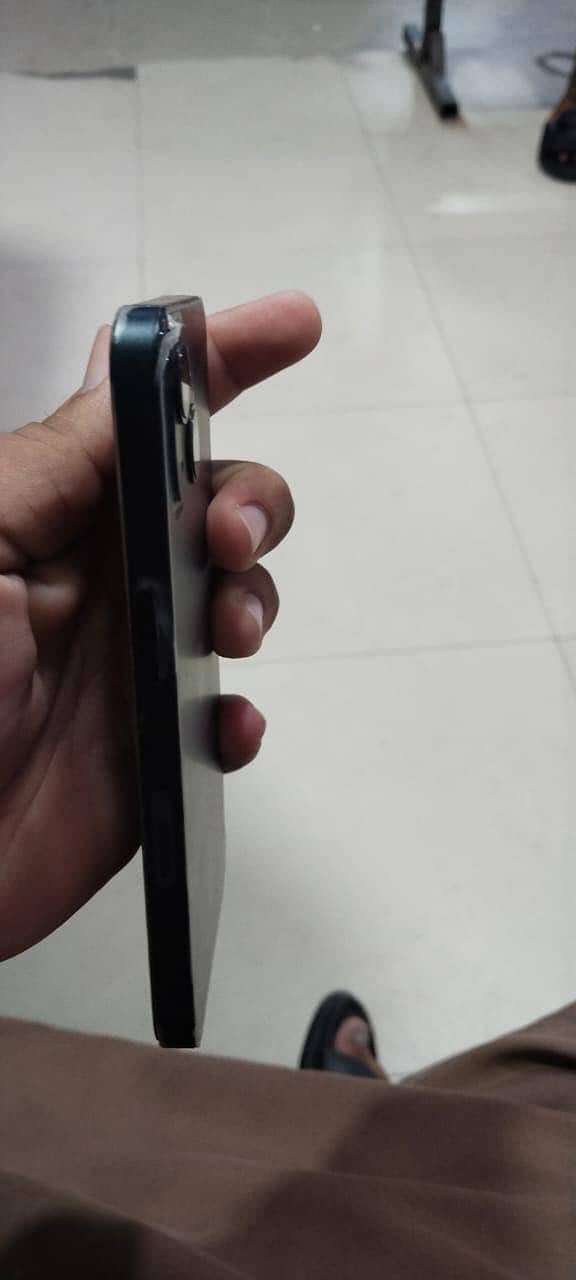 Apple iPhone 13 4