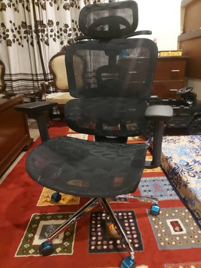 Ergonomic executive office chair