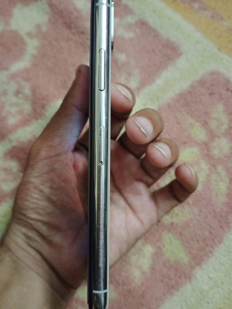 Apple iPhone X 4