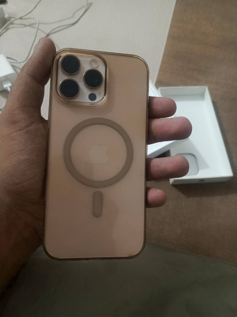 Apple iPhone 16 Pro Max 0