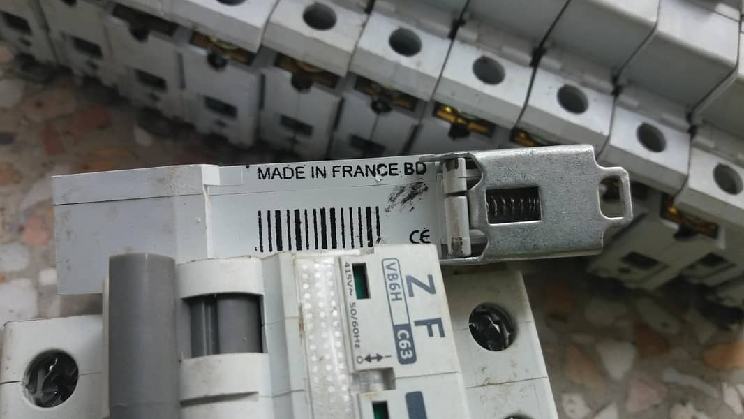 CIRCUIT BREAKERS 4