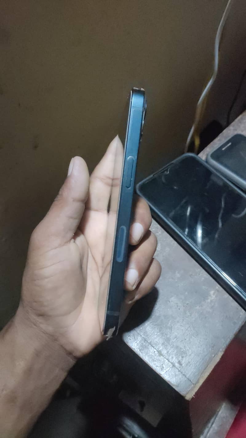 Apple iPhone 13 2