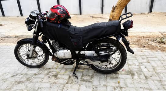 Suzuki GS 150 2015