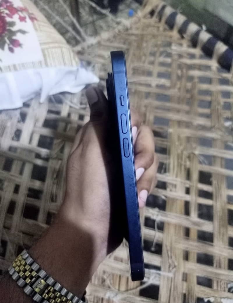 Apple iPhone 14 3
