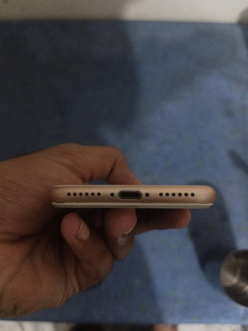 Apple iPhone 8 3