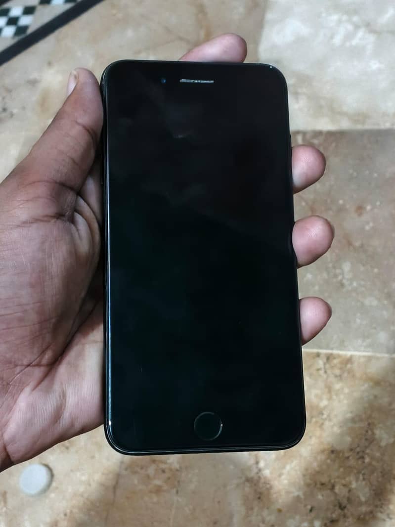 Apple iPhone 7 Plus 5