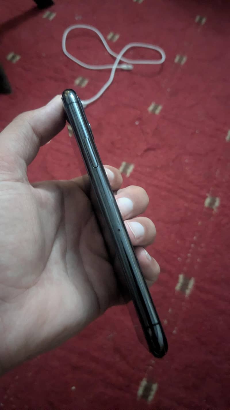 Apple iPhone 11 Pro 2